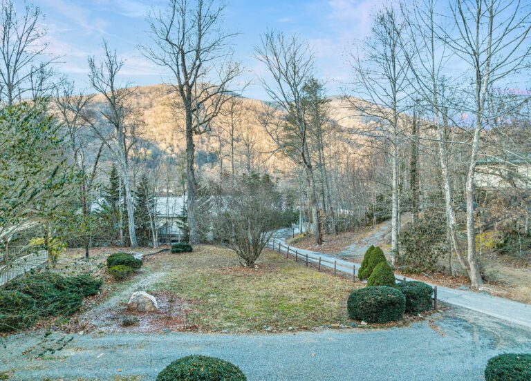 Lovely seasonal mountain views from the porch of Valley Breeze!