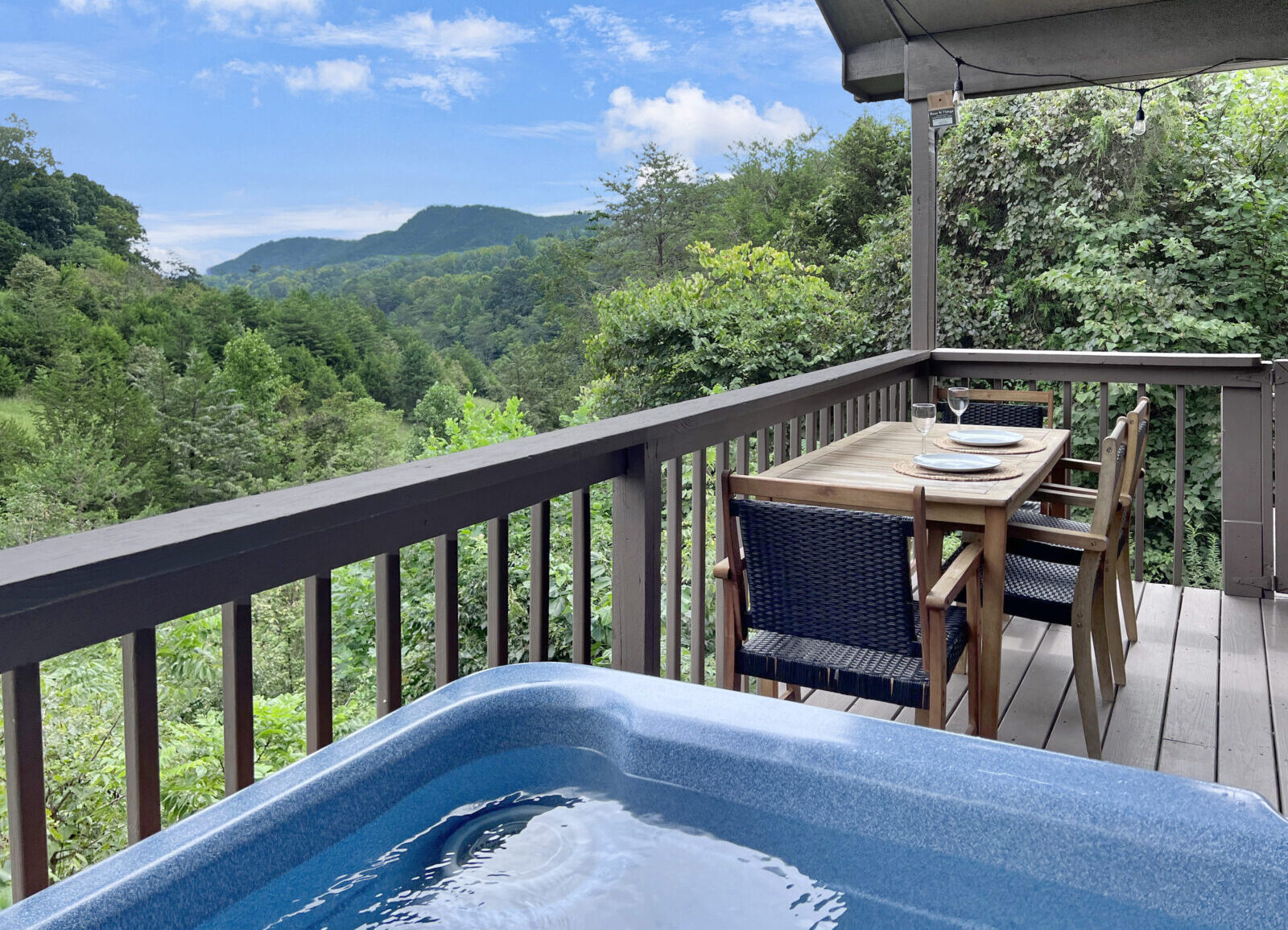 Rocky Top Escape with hot tub
